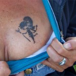 Airbrush Brust Tattoo
