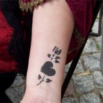 Airbrush Tattoo mit tollem Herzmotiv