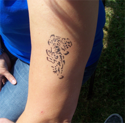 Airbrush Tattoos am Oberarm