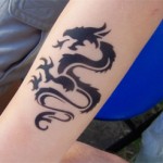 Drachen als Tattoo im Kindergarten