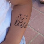 Katzen Tattoo im Kindergarten