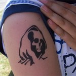 Totenkopf als Airbrush Tattoo