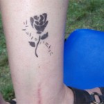 Airbrush Tattoo Rose am Bein in Zabeltitz