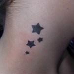 Sterne am Hals Airbrush Tattoo