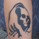 Totenkopf Airbrush Tattoo der Spass aus Berlin